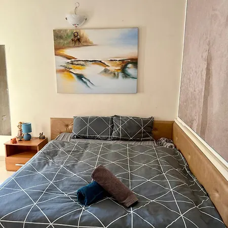 Maltese Spacious Flat * San Ġiljan